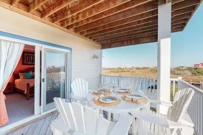 Image de Waterfront condo with pool, central Ac, amazing views, & stylish decor