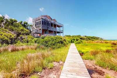 Image de Waterfront House w/ Sound View, Shared Pool, Private W/D, Private Hot Tub