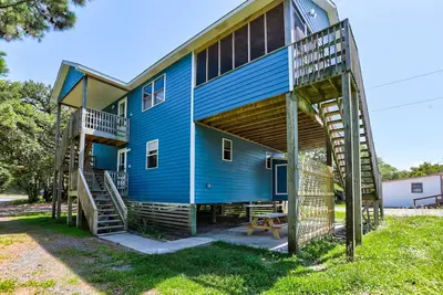Image de Dog-friendly, waterfront home w/sound access, patio & WiFi - walk to the beach