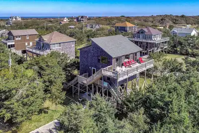 Image de Beach home near the ocean w/sunny deck, washer/dryer, and central A/C
