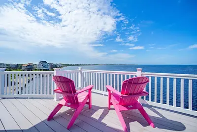 Image de Waterfront home w/ private dock, hot tub, charcoal grill, A/C, multiple decks