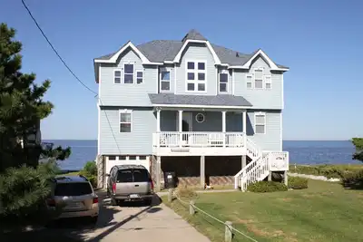 Image de Waterfront Home w/ Private Hot Tub, Fireplace, Ac, Washer/Dryer & Shared Pool