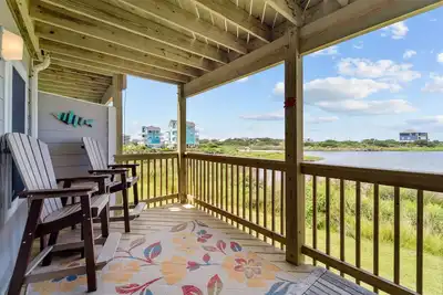Image de Cozy Beach Condo with Water views, Full Kitchen and Patio