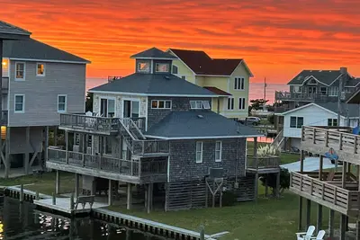 Image de Windsurfer's Landing: Waterfront, Dog-Friendly w/Dock!