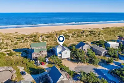 Image de Oceanfront home with private heated pool, hot tub & electric vehicle charger