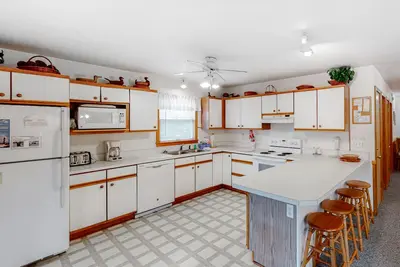 Image de Family-Friendly House with Free WiFi, Shared Pool, Ac, Private W/D