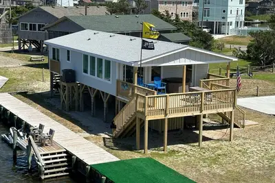 Image de Waterfront, Dog-Friendly Home w/ Sound View, Private Hot Tub, Dock & Shared Pool