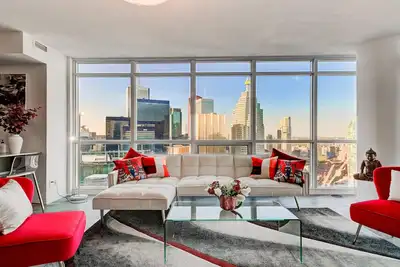 Image de Stunning Penthouse Retreat with Epic Lake & Cn Tower Views – Your Dream