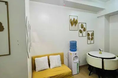 Image de Cozy 2-bedroom condo with Ac in Fairview Quezon City