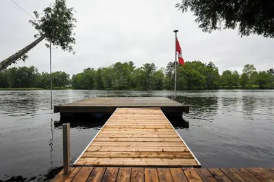 Image de Waterfront Escape - Hot Tub, Large Dock, Beach Volley Ball, Fire Pit, King Beds