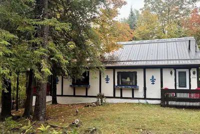 Image de Cozy 2-bedroom chalet in Mont-Tremblant 5 minutes to Ski Hill-Month long Rentals