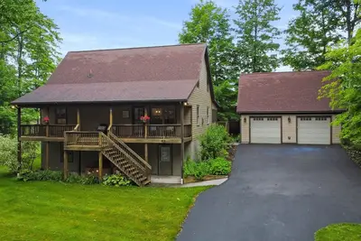 Image de Renovated Mountain Chalet - Hot Tub, Pool Table, Dog Friendly @ Deep Creek Lake