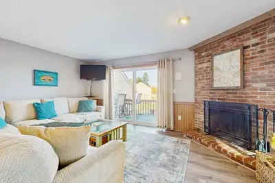 Image de All Season Stunning Views & Lake Access: Water sports, Hiking, Golfing, Skiing