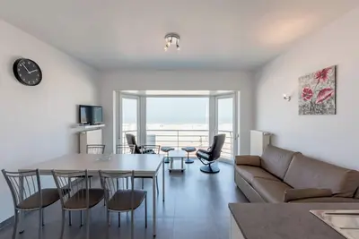 Image de Appartement de style avec vue sur la mer