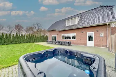 Image de Maison familiale idéale avec bain à remous 21-P