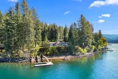 Image de Vintage Lake Retreat