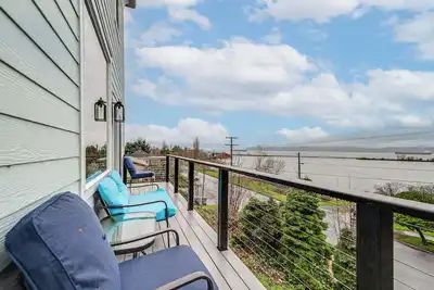 Image de Astoria Home Base w/ River Views, 3 Mi to Dtwn!