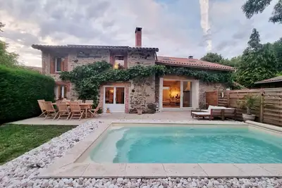 Image de Charming countryside home with private lake and heated pool
