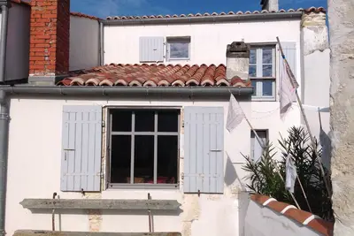 Image de Maison de charme à Oléron avec 2 vélos et jolie cheminée!