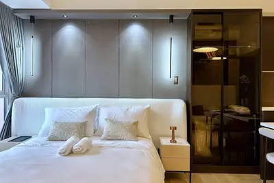 Image de Venice Canal View with Balcony near Bgc and Airport 10c