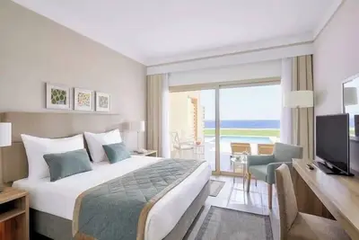 Image de Three Modern Units Near Red Sea – Perfect for Friends & Family