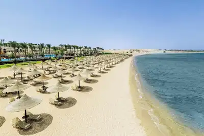 Image de Lavish 4-Suite Retreat Overlooking Ras Nasrani Beach – Scenic Views & Relaxation