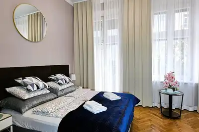 Image de Studio spacieux et confortable Vieille Ville avec balcon et vue sur la ville