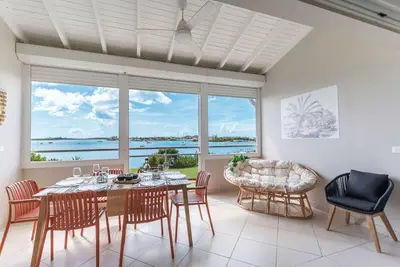 Image de Tout est neuf dans ce beau Duplex 6/7p vue lagon