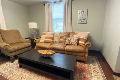 Image de Live Like a Local in this 2 Bedroom Rowhouse