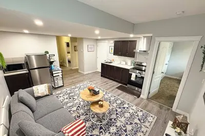 Image de Comfy 2-Bedroom Getaway · Private & Modern