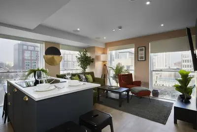 Image de Appartement-Royale-Salle de bain privée-Vue ville-Central Location