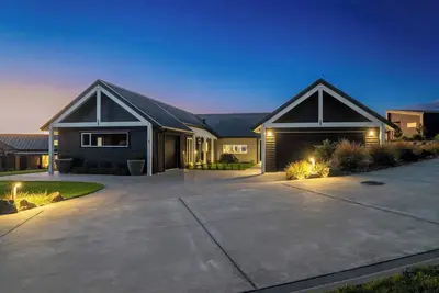 Image de Jojo's Lookout - Stunning Lake Views with Spa