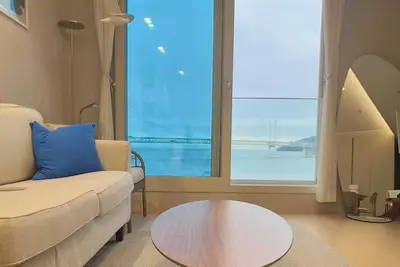 Image de #광안대교뷰 감성숙소 #광안리불꽃축제 #오션뷰룸 #밀락더마켓 / 드론쇼· 불꽃축제 명당