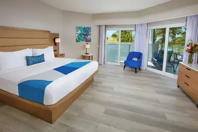 Image de 2 Outdoor Pools, Steps to Manchebo Beach! Full Kitchen | Free Parking