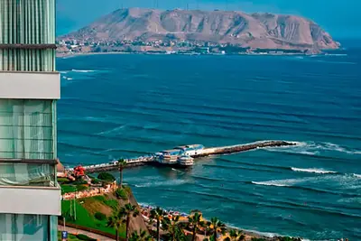 Image de Oceanview & Pool, Larcomar, Malecon Cisneros, Miraflores, Lima, Peru.