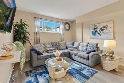 Image de Appartement de 3 chambres au sous-sol avec piscine -près de Gatineau-Ottawa