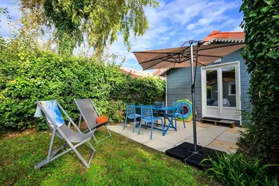 Image de D/ Chalet Confort 1 ch. 2/4 pers. - 25m2 - terrasse parasol 4 personnes