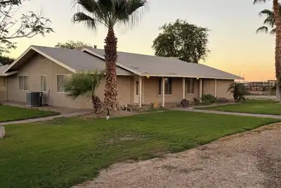 Image de Terrific 3-bedroom house in sunny Yuma.