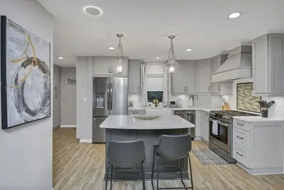 Image de Forest Lake Retreat | Backyard Sanctuary & Hot Tub