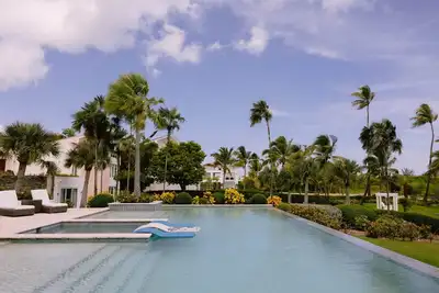 Image de Luxury 9-Br Villa in Juanillo  Private Beach