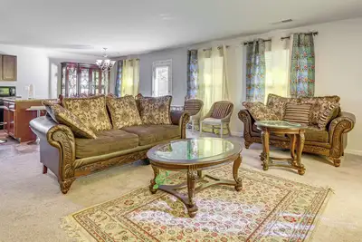 Image de 6 Mi to Atlanta Airport! Home w/ Furnished Patio