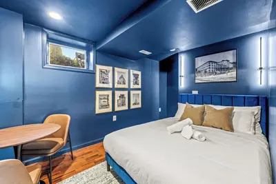 Image de ❃Fully Fenced Yard ~ Patio & Grill❃ ❃ Luxury Getaway ❃