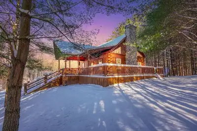 Image de Welcome to the Outpost; Hot Tub, Pool Table, Wifi & Location Await You!