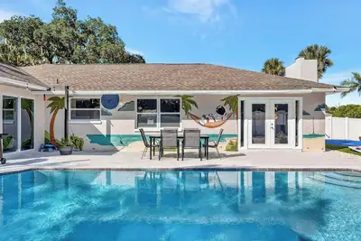 Image de Heated Pool -Pickleball-Near Beaches-Arcade-Minigolf-Pool Table