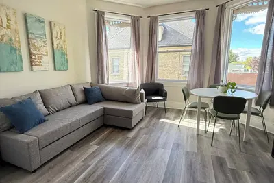 Image de Second Floor Apartment in Victorian House