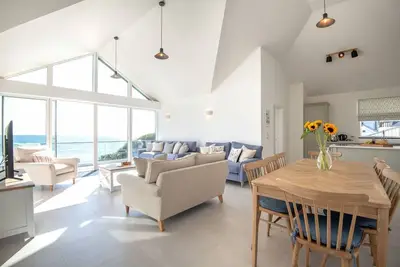 Image de Beachfront escape with spectacular views