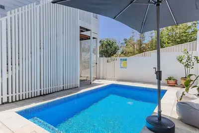 Image de High Tide 4br 3 level house Ocean views & Pool