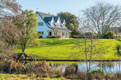 Image de Large Family Countryside Retreat with Pool & Pond