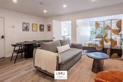 Image de Vibrant Cityscape Stay –Stylish 1br in Central Mtl