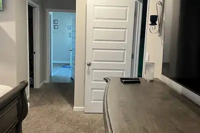 Image de Modern Cozy Retreat Near Everything